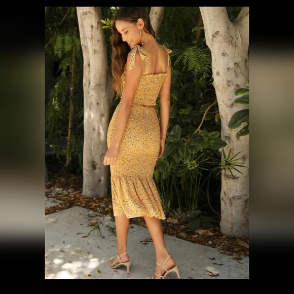 Crop Top Tie Shoulder and Mermaid Tail Skirt Set - Picture 2 of 6